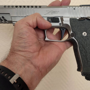 Griffschalen-Satz Pistole Sig Sauer P226 - NUR SAO - X Six, X Five, X Short - mit geschraubtem Jetfunnel/Magazintrichter.